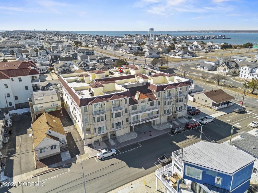 Large 5 Bedroom/3.5 Bath Townhouse. Building has oversized - Beach Condo for sale in Seaside Heights, New Jersey on Beachhouse.com