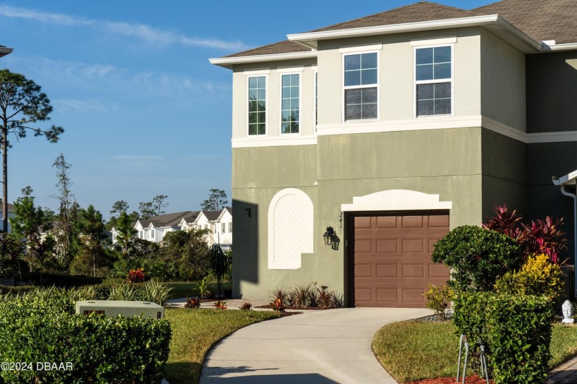 Discover this meticulously maintained 3-bedroom, 2.5-bath - Beach Townhome/Townhouse for sale in Daytona Beach, Florida on Beachhouse.com