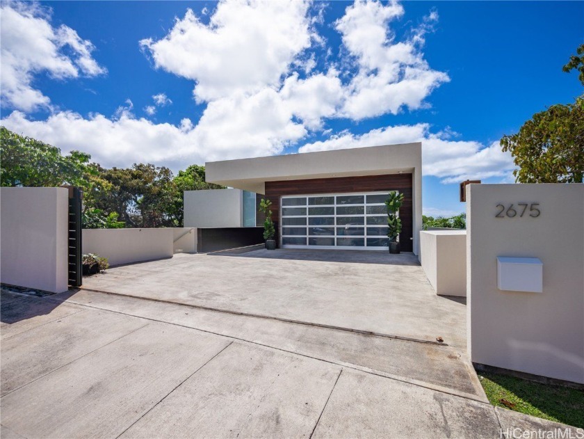 Introducing a contemporary masterpiece in Makiki Heights. This - Beach Home for sale in Honolulu, Hawaii on Beachhouse.com