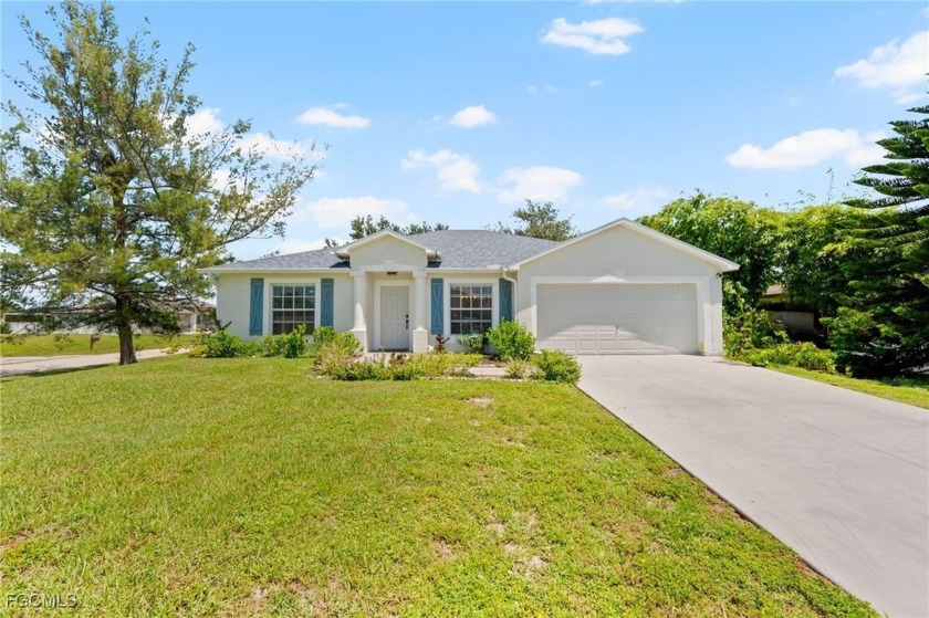 Lovely home in Southwest Cape Coral. Oversized, corner lot with - Beach Home for sale in Cape Coral, Florida on Beachhouse.com