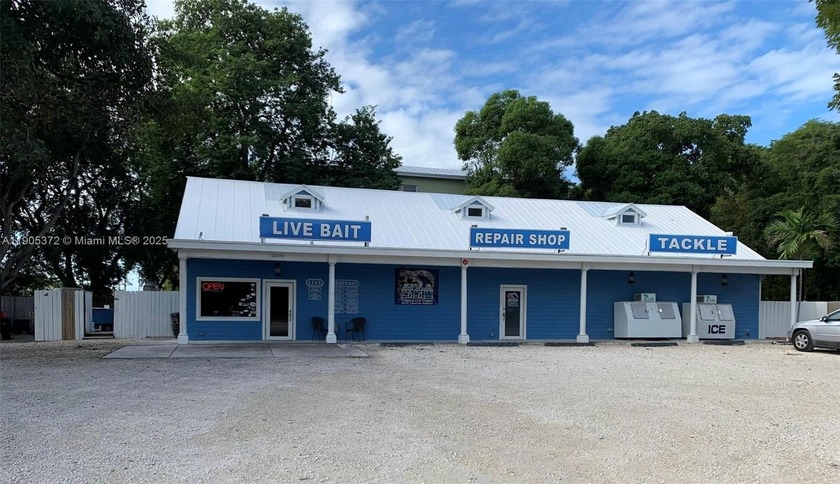 Exceptional Florida Keys Investment! This 2,400 SF self-standing - Beach Commercial for sale in Key Largo, Florida on Beachhouse.com