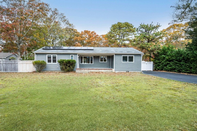 Set in a quaint Hampton Bays South neighborhood just minutes - Beach Home for sale in Hampton Bays, New York on Beachhouse.com