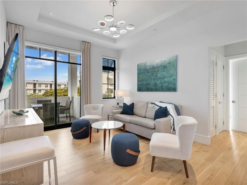 LOCATION! Positioned in the heart of downtown Naples and just - Beach Condo for sale in Naples, Florida on Beachhouse.com