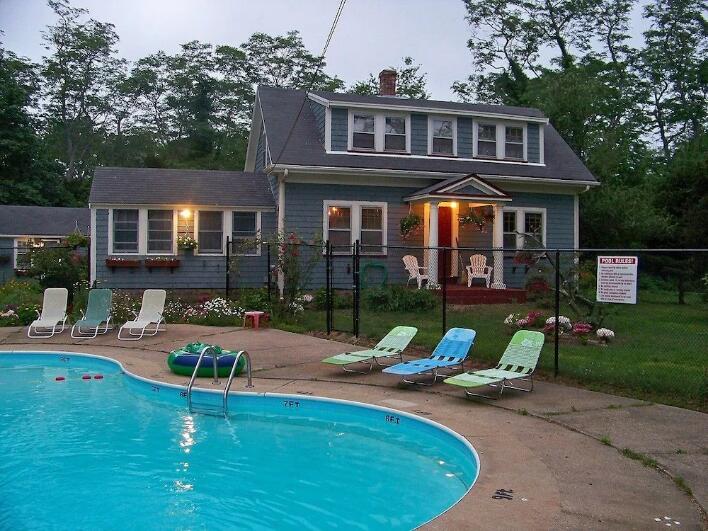 The lovely Beach Plum Motor Lodge is a 5 room motel with a 1,240 - Beach Commercial for sale in Eastham, Massachusetts on Beachhouse.com