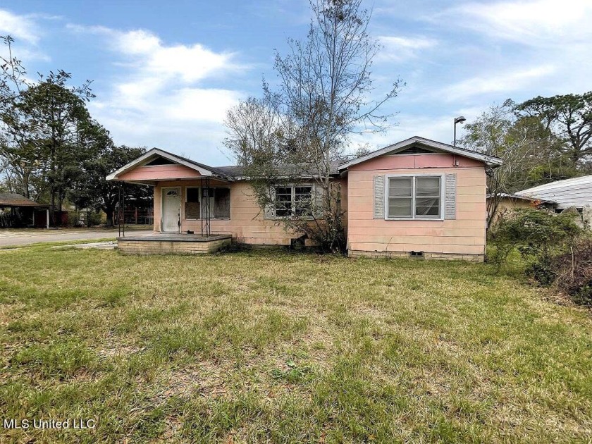 Investment opportunity in the ever-growing city of Gulfport! - Beach Home for sale in Gulfport, Mississippi on Beachhouse.com