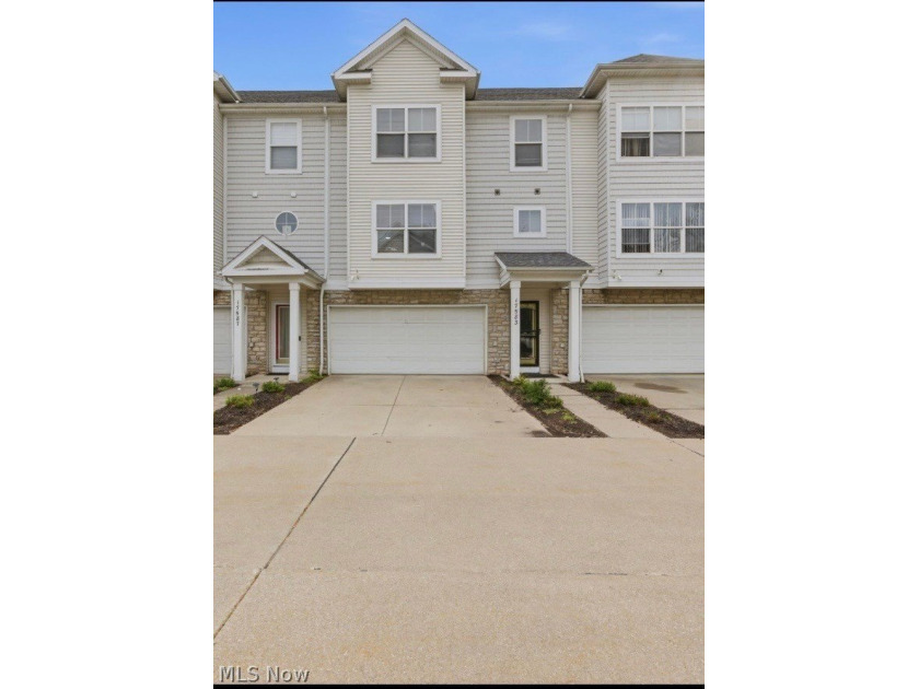 Welcome home! this beautifully updated 3-bedroom, 2.5-bath - Beach Condo for sale in Cleveland, Ohio on Beachhouse.com