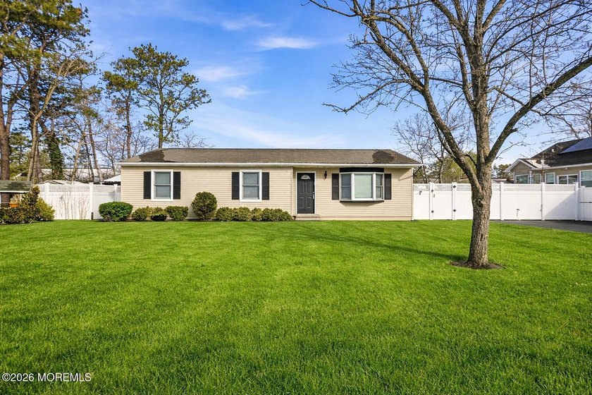 Run this opportunity won't last! Beautifully updated 3-bedroom - Beach Home for sale in Toms River, New Jersey on Beachhouse.com