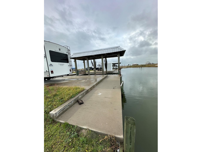 Have you been wanting a lot on Crystal Beach?! Here it is! Ready - Beach Lot for sale in Crystal Beach, Texas on Beachhouse.com