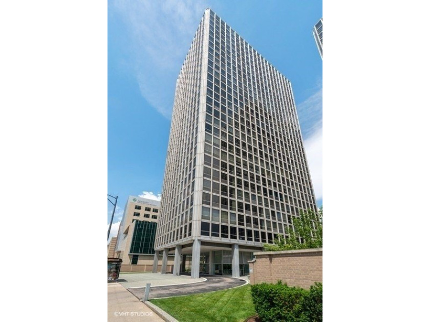 Updated and sunny 2 bedroom, 2 bathroom condo in iconic Mies van - Beach Home for sale in Chicago, Illinois on Beachhouse.com