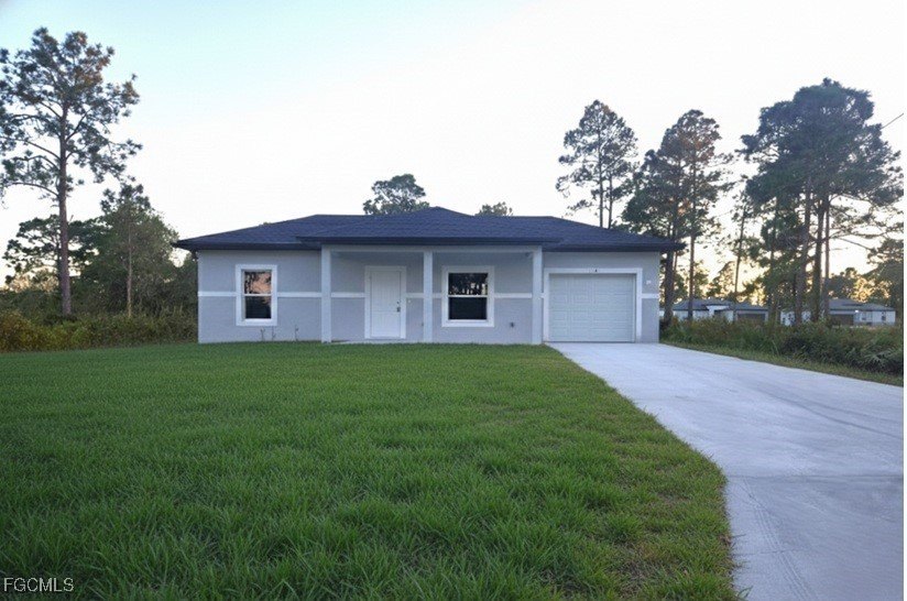 Affordable 1 bed house with lots of upgrades. High Celling, Tile - Beach Home for sale in Lehigh Acres, Florida on Beachhouse.com
