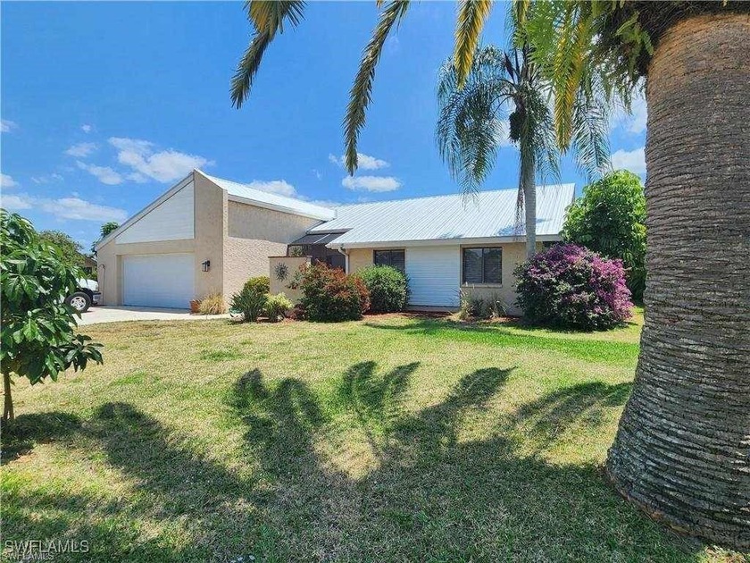 Riverbend a waterfront community. This home is situated on a - Beach Home for sale in North Fort Myers, Florida on Beachhouse.com