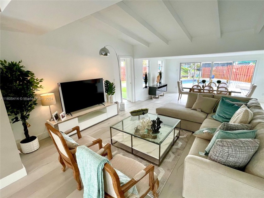 Beautiful waterfront home PROFESSIONALLY REMODELED on +9,700 sf - Beach Home for sale in Fort Lauderdale, Florida on Beachhouse.com