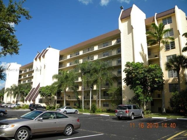 Amazing 2/2 on the 4th Floor unit, overlooking the lake & golf - Beach Condo for sale in Davie, Florida on Beachhouse.com