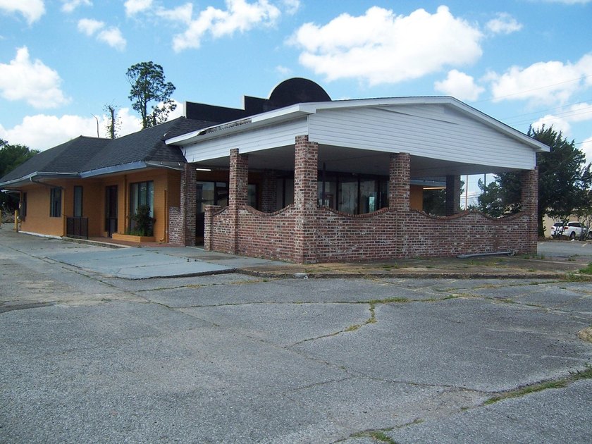 Restaurant/Bar Service - In East Houma High Traffic Area - Great - Beach Commercial for sale in Houma, Louisiana on Beachhouse.com