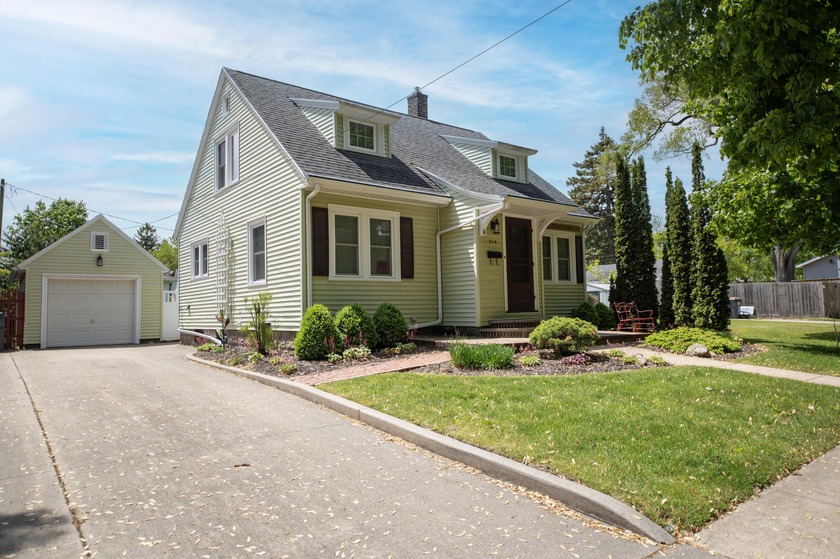 Beautifully maintained 4-bedroom, 1.5-bath cottage just 3 blocks - Beach Home for sale in South Haven, Michigan on Beachhouse.com
