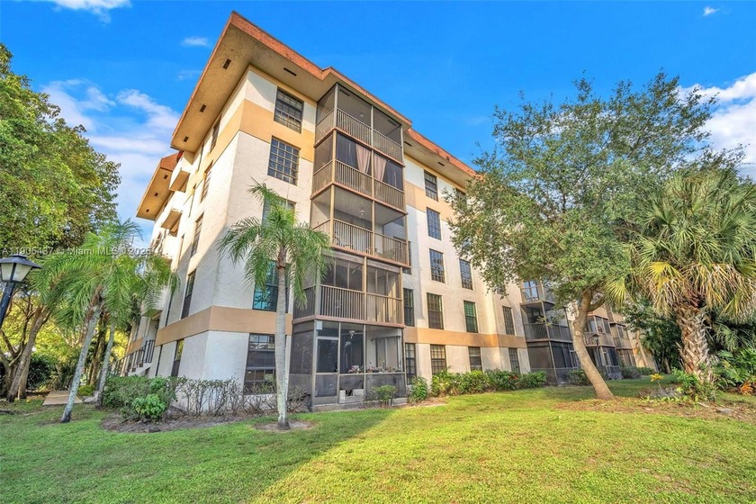 Spacious 3-bedroom, 2-bath corner unit located on the top floor - Beach Condo for sale in Lauderhill, Florida on Beachhouse.com