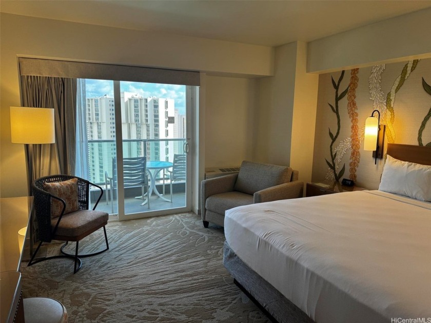 Motivated seller for this rare high floor studio with lanai and - Beach Condo for sale in Honolulu, Hawaii on Beachhouse.com