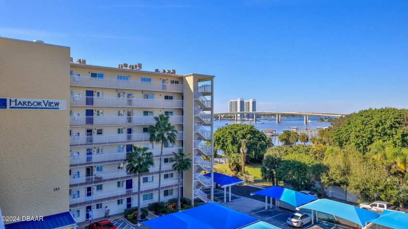 MUST SEE - Charming 2 bedroom 2 bath Fully Furnished END UNIT - Beach Condo for sale in Daytona Beach, Florida on Beachhouse.com