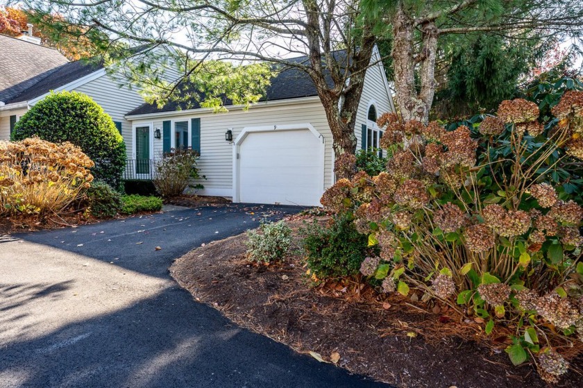 Move in ready and beautifully maintained, this sun-filled - Beach Condo for sale in Mashpee, Massachusetts on Beachhouse.com