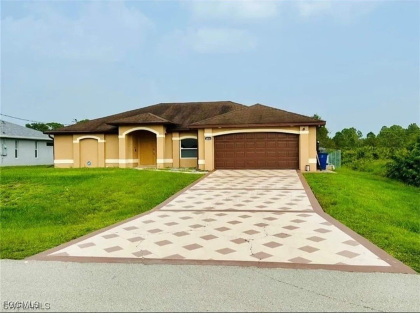COME TAKE A LOOK AT THIS BEAUTIFUL HOME FOR YOUR FAMILY TODAY! - Beach Home for sale in Lehigh Acres, Florida on Beachhouse.com