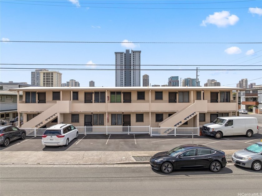 Well-located 10-unit multifamily property in the heart of - Beach Commercial for sale in Honolulu, Hawaii on Beachhouse.com