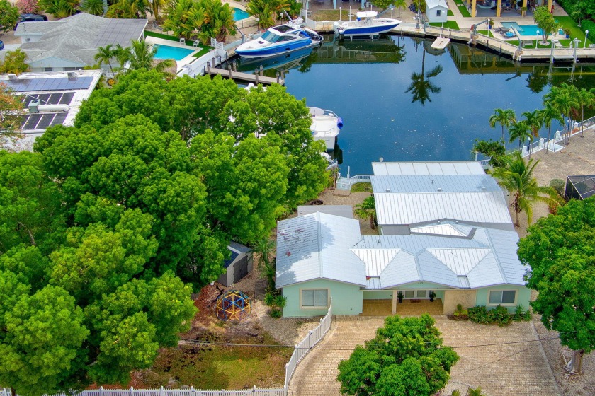 This stunning 5-bedroom, 3-bathroom house in Key Largo has over - Beach Home for sale in Key Largo, Florida on Beachhouse.com