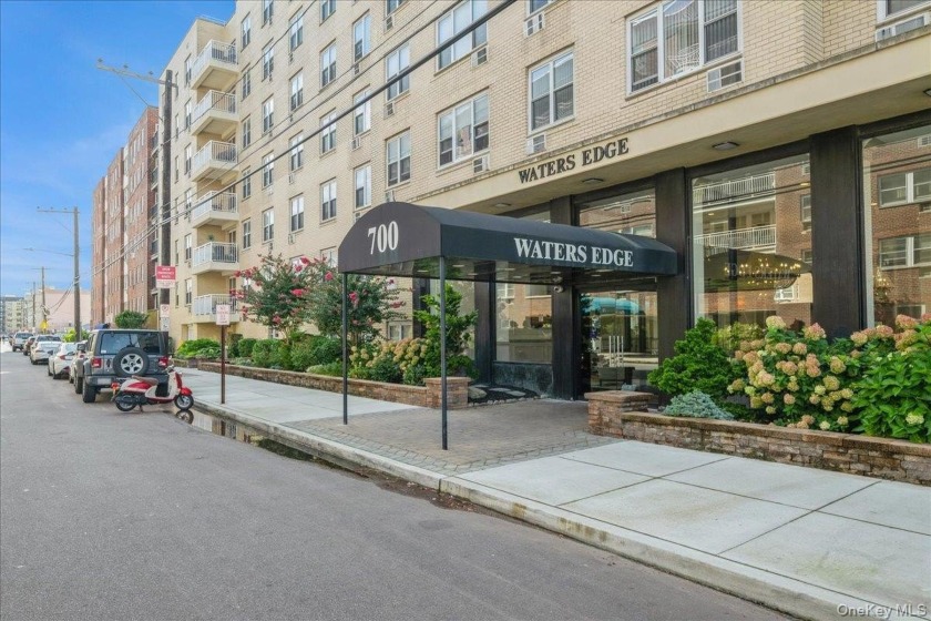 Welcome to this beautifully transformed one-bedroom home! - Beach Lot for sale in Long Beach, New York on Beachhouse.com