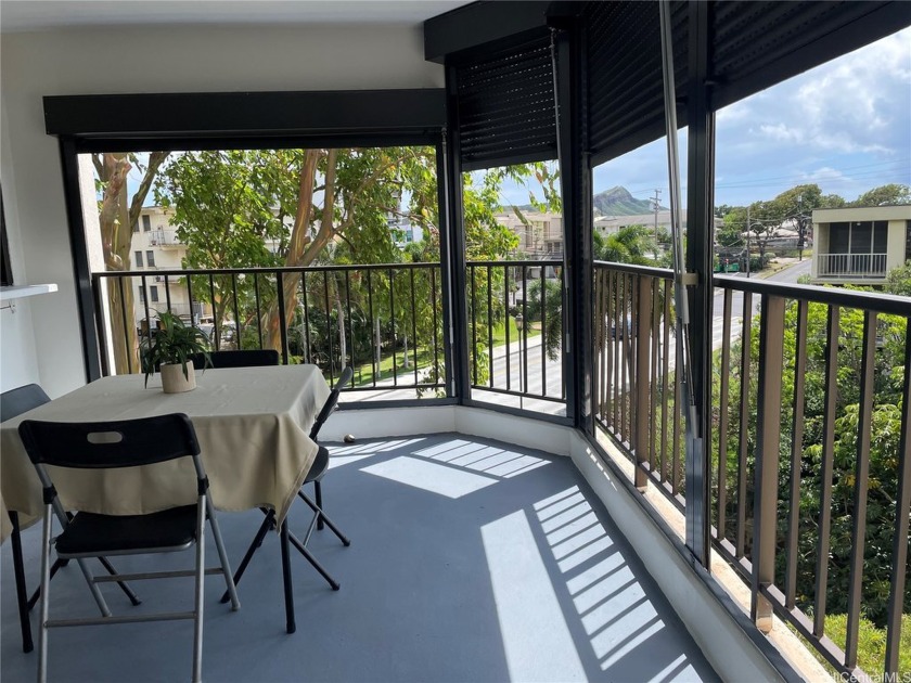 Spacious corner unit with Diamond Head view from large Lanai off - Beach Condo for sale in Honolulu, Hawaii on Beachhouse.com