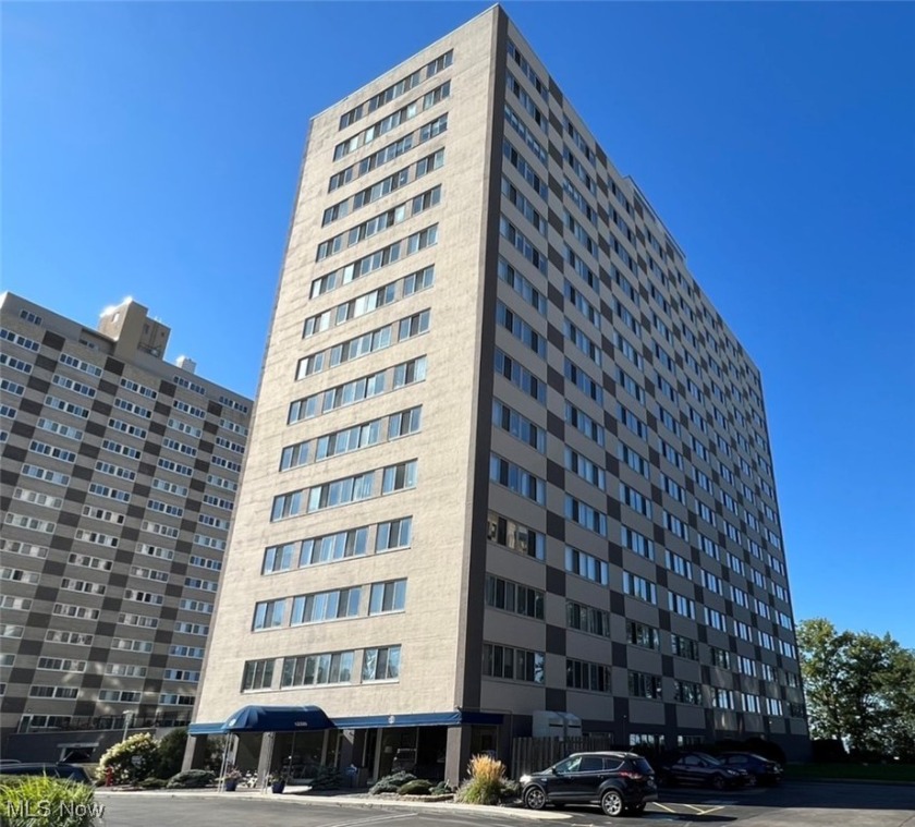 NEW! NEW! NEW!!! Fully renovated lakefront condo with tons of - Beach Condo for sale in Lakewood, Ohio on Beachhouse.com