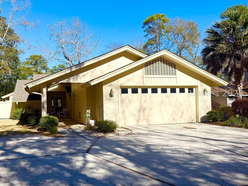 Pristine, bright, updated, largest (3 Br) Stable Gate, one level - Beach Home for sale in Hilton Head Island, South Carolina on Beachhouse.com
