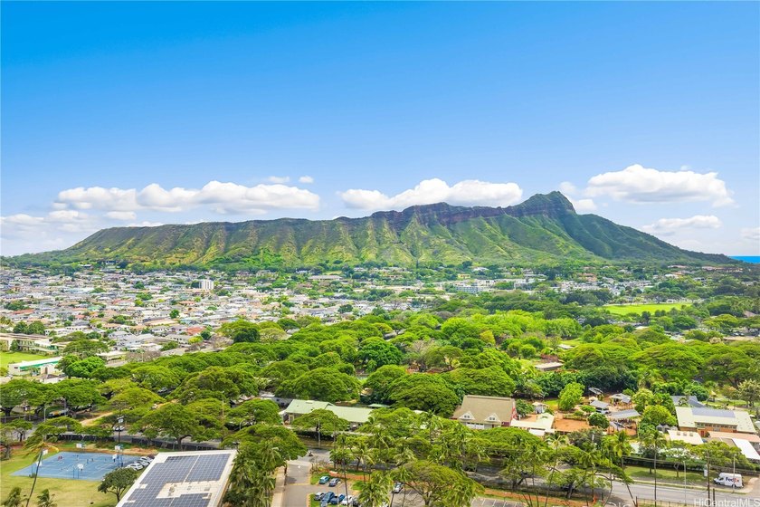 Step away from the energy of Waikiki and into a world of calm - Beach Condo for sale in Honolulu, Hawaii on Beachhouse.com