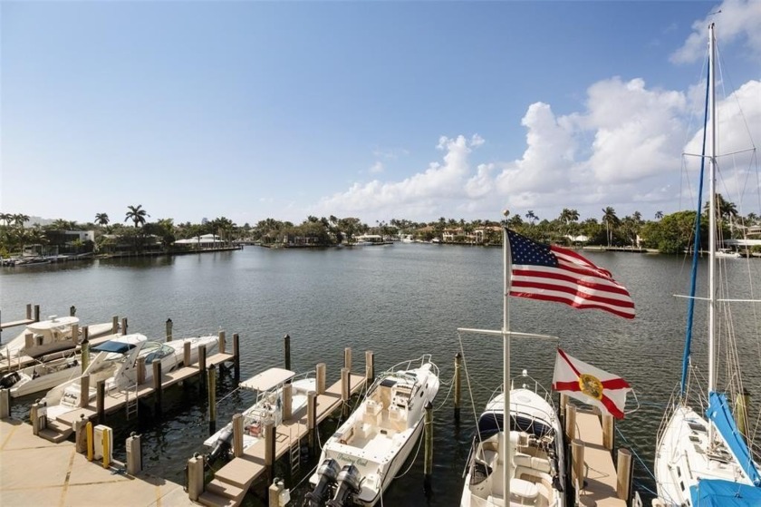 Located on Sunset Lake, large 2BR 1 1/2  BA recently updated - Beach Condo for sale in Fort Lauderdale, Florida on Beachhouse.com
