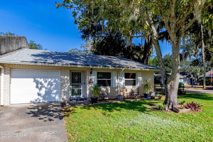 Welcome to this lovely 2 bedroom 2 bath home is situated on a - Beach Home for sale in Holly Hill, Florida on Beachhouse.com