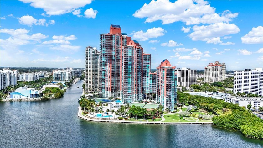 Beautiful Tower Suite residence featuring 2 Bedrooms and 2.5 - Beach Condo for sale in Aventura, Florida on Beachhouse.com
