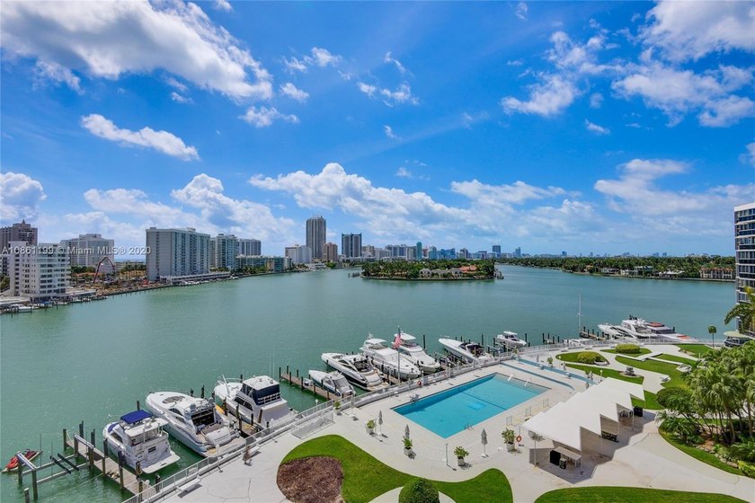 Best one-bedroom unit with a den in the prestigious King Cole - Beach Condo for sale in Miami Beach, Florida on Beachhouse.com