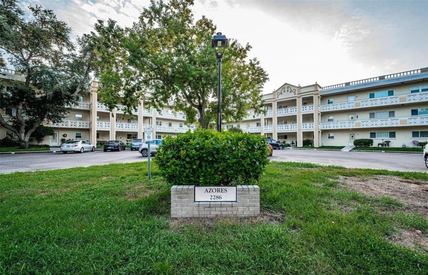 Enjoy a luxurious retirement lifestyle in this spacious and - Beach Condo for sale in Clearwater, Florida on Beachhouse.com