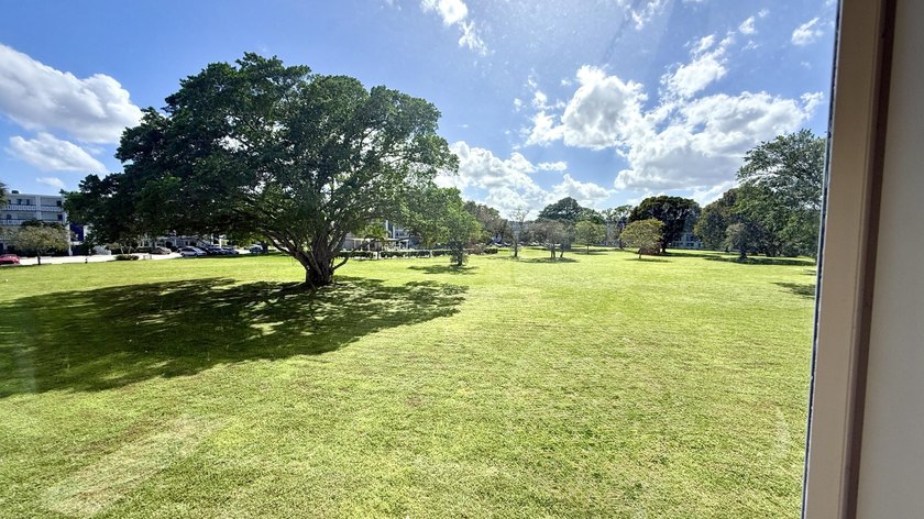 PRIME LOCATION ! ! 1 BR & 1.5 Baths, partially furnished with - Beach Condo for sale in Deerfield Beach, Florida on Beachhouse.com