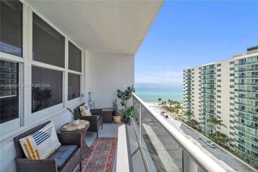 Beautiful 1-bedroom, 1.5-bathroom apartment with southern - Beach Condo for sale in Hollywood, Florida on Beachhouse.com