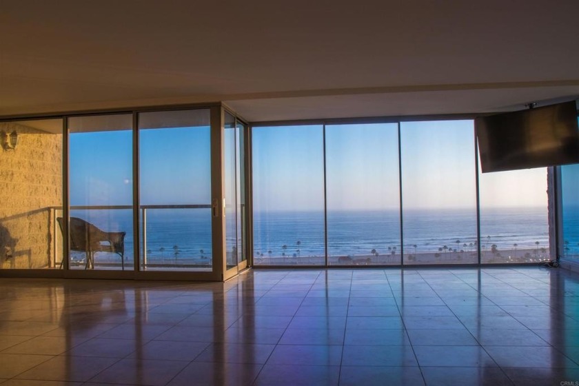 Welcome to Unit 15B -- the sexiest beach condo in Oceanside! - Beach Condo for sale in Oceanside, California on Beachhouse.com
