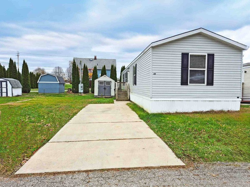 This charming 3-bedroom, 2-bathroom 2019 Clayton Pulse offers 1 - Beach Home for sale in Conneaut, Ohio on Beachhouse.com