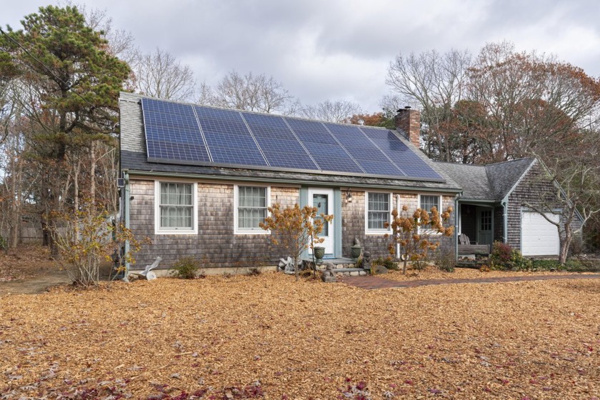 Welcome to 60 Wamsutta Road in North Eastham. This charming and - Beach Home for sale in Eastham, Massachusetts on Beachhouse.com