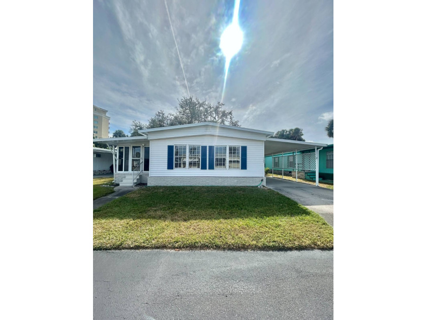 Welcome home to thisspacious, fully furnished3-bedroom, 2-bath - Beach Home for sale in Palmetto, Florida on Beachhouse.com