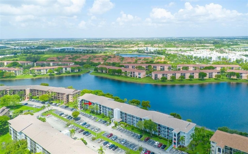 A beautiful lake view 2/2 unit on the top 4th floor located in - Beach Condo for sale in Pembroke Pines, Florida on Beachhouse.com