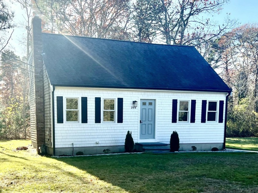 Discover this renovated 3-bedroom, 2-bathroom gem in Marstons - Beach Home for sale in Marstons Mills, Massachusetts on Beachhouse.com