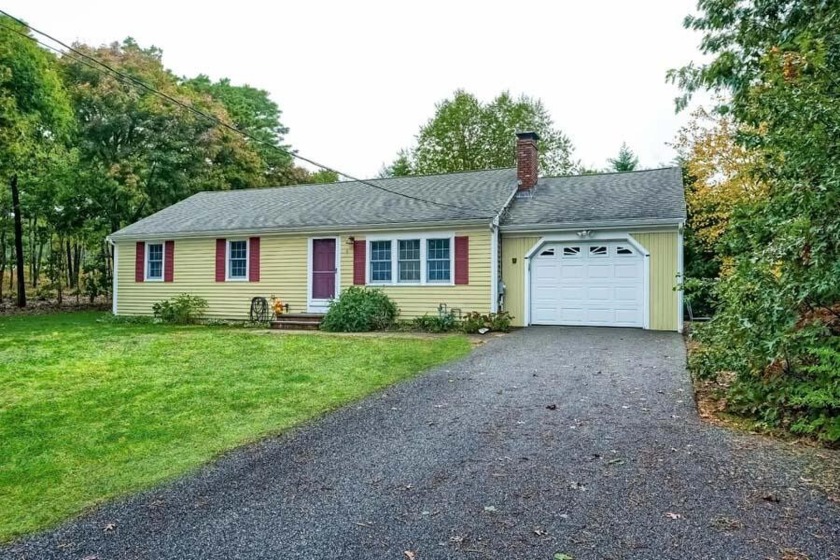 This meticulously cared for 3 BR, 2 Bath ranch is the perfect - Beach Home for sale in South Dennis, Massachusetts on Beachhouse.com