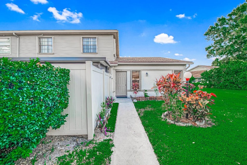 Pride of ownership shows in this beautifully maintained spacious - Beach Townhome/Townhouse for sale in West Palm Beach, Florida on Beachhouse.com