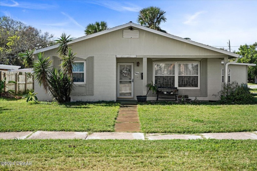 Welcome to this well-maintained home in one of Daytona Beach's - Beach Home for sale in Daytona Beach, Florida on Beachhouse.com