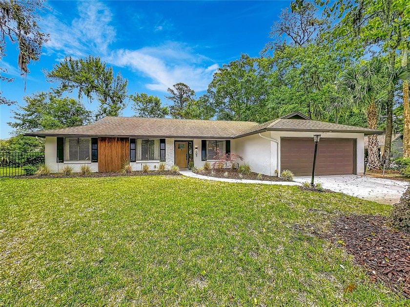 Located in the heart of Ponte Vedra Beach, this stunning home is - Beach Home for sale in Ponte Vedra Beach, Florida on Beachhouse.com