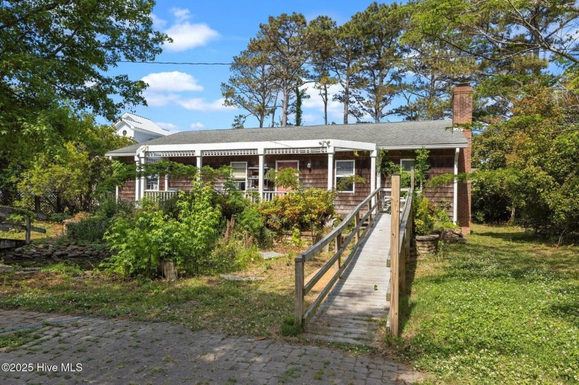 Charming Cottage on Goose Bay - A Renovator's Dream! Discover - Beach Home for sale in Beaufort, North Carolina on Beachhouse.com