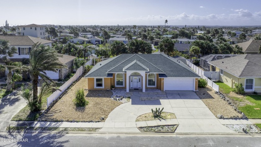 Step into your dream home in beautiful Ormond Beach! This - Beach Home for sale in Ormond Beach, Florida on Beachhouse.com